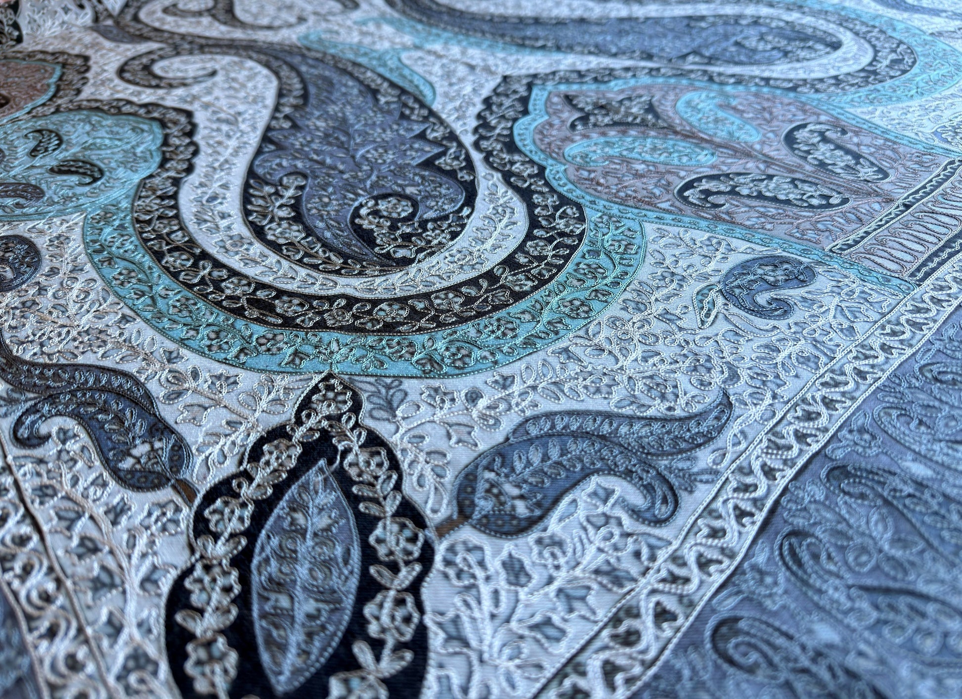 Noori Couture silver blue handwoven Kalamkari shawl with intricate hand-painted motifs and detailed silk embroidery.