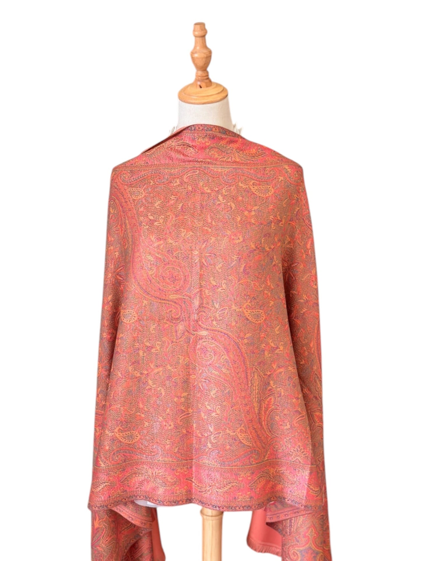 Noori Couture pastel pink pashmina shawl featuring an intricate paisley pattern and delicate fringe on a mannequin
