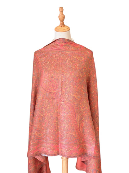 Noori Couture pastel pink pashmina shawl featuring an intricate paisley pattern and delicate fringe on a mannequin